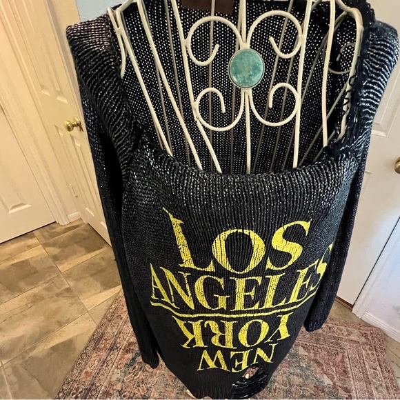 THE CLASSIC sweater sz s ( run big) - Picture 4 of 7